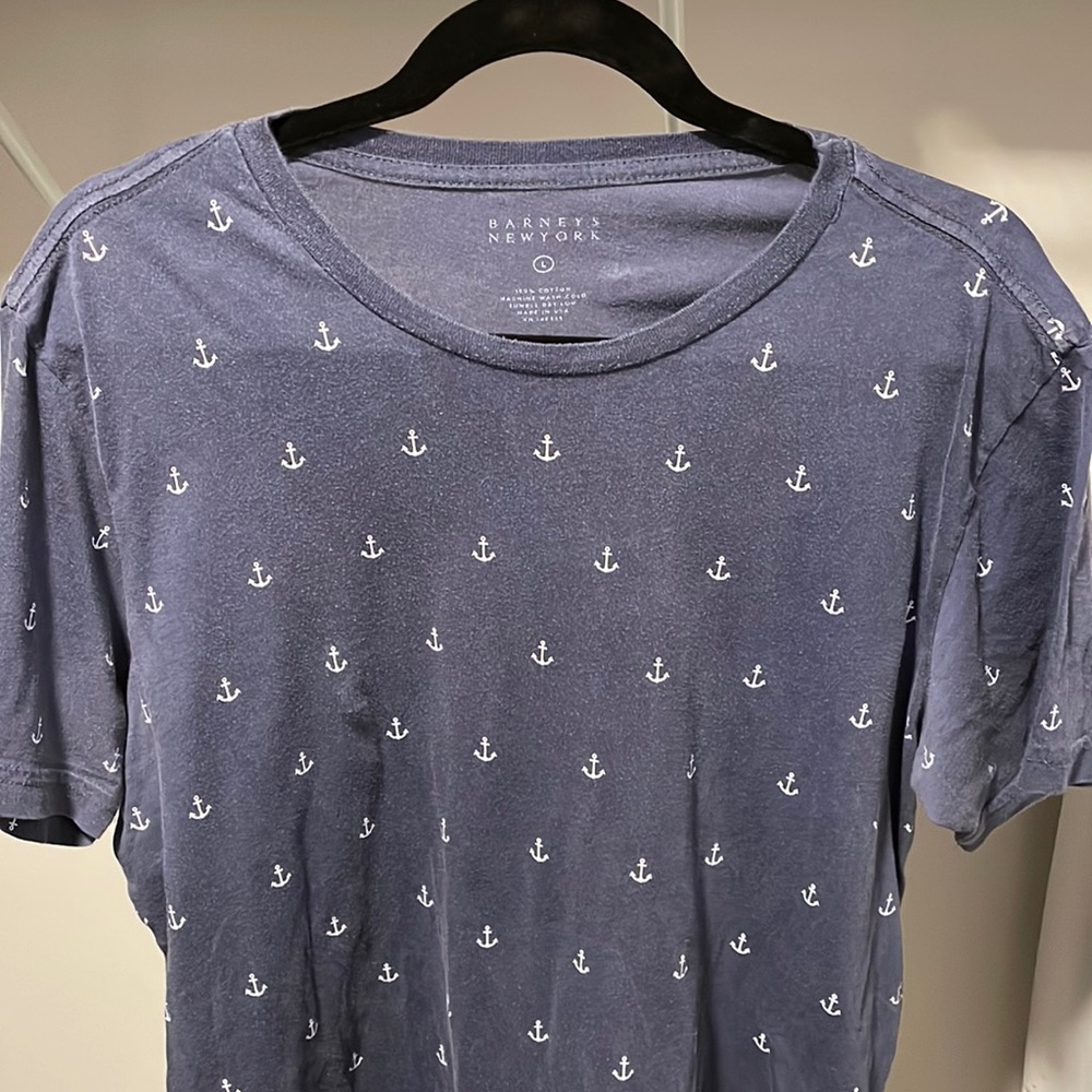 Barneys New York Men T-Shirt, Navy and white, faded look. 100% cotton
